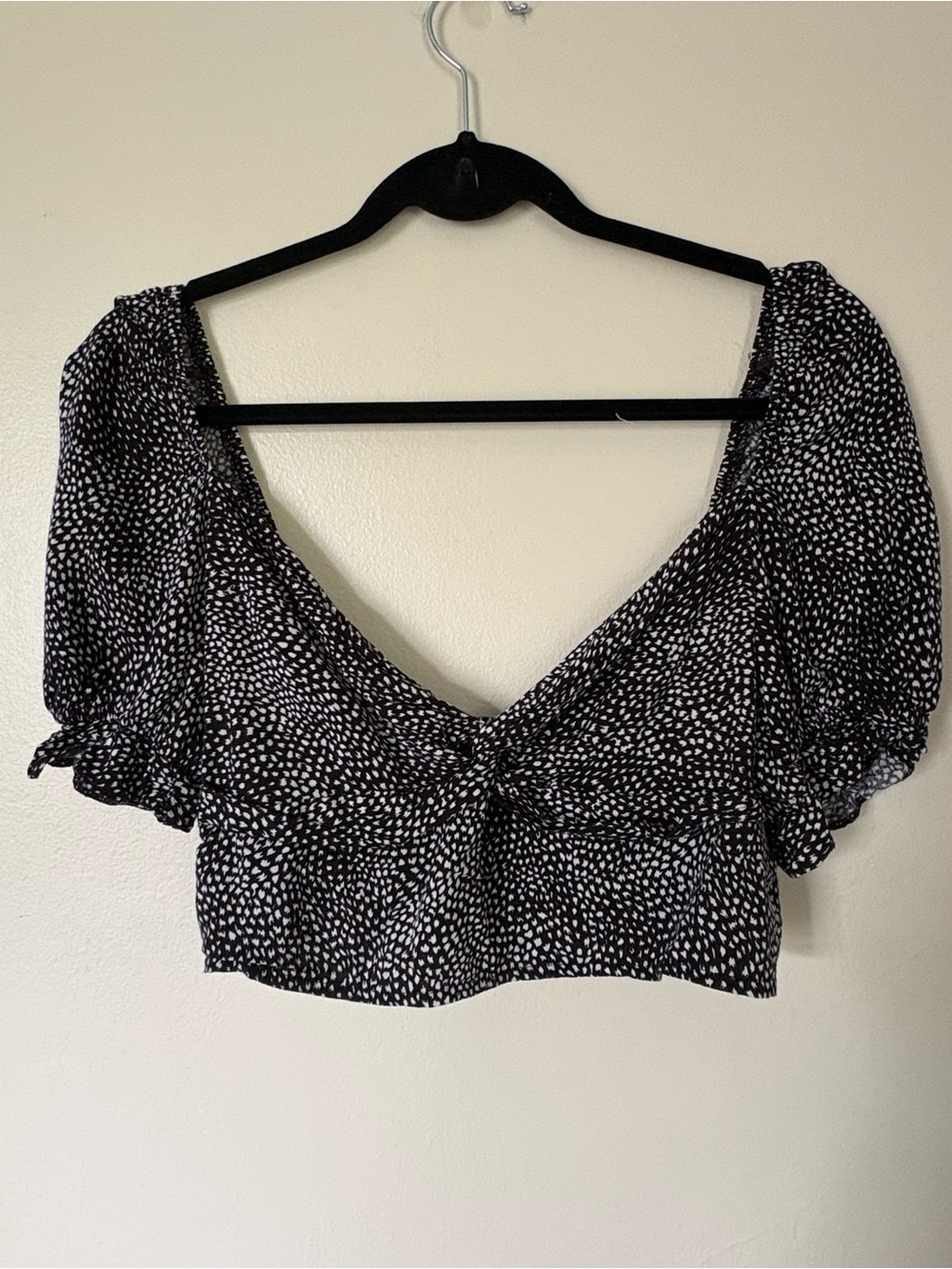 Urban Outfitters Twist-Front Crop Top Size Small